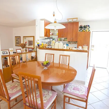 Dario Feriehus Makarska